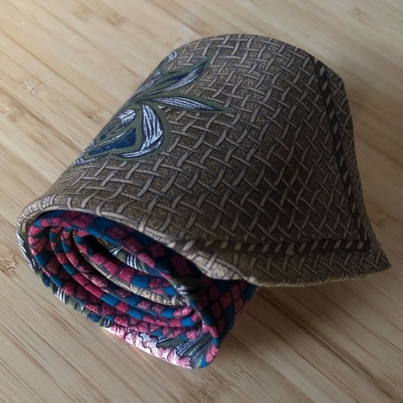 LDM Silk Tie Made In Italy! Bold Floral Pattern! - Picture 2 of 7